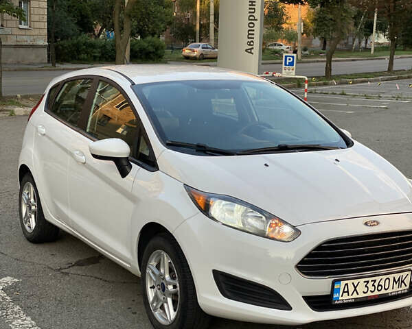 Белый Форд Фиеста, объемом двигателя 1.6 л и пробегом 59 тыс. км за 8100 $, фото 2 на Automoto.ua