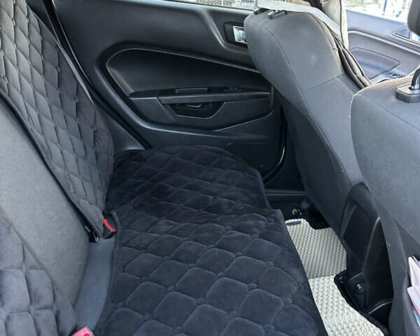 Белый Форд Фиеста, объемом двигателя 1.6 л и пробегом 130 тыс. км за 8450 $, фото 11 на Automoto.ua