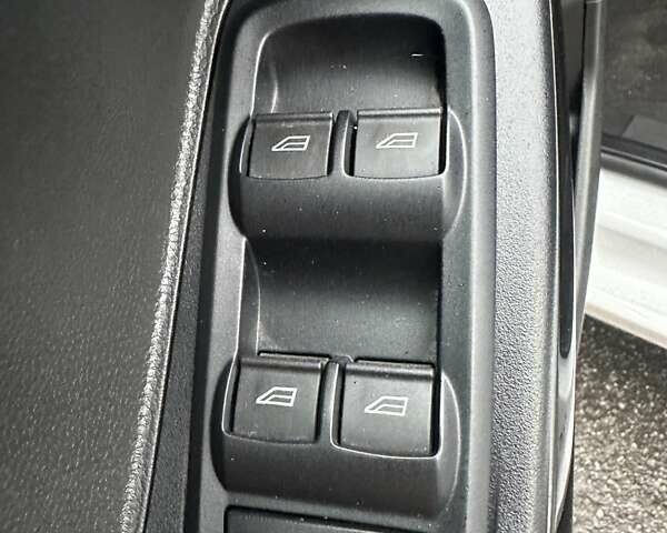 Белый Форд Фиеста, объемом двигателя 1.2 л и пробегом 43 тыс. км за 8300 $, фото 40 на Automoto.ua