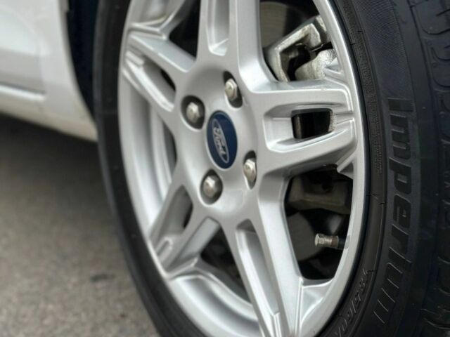 Белый Форд Фиеста, объемом двигателя 0 л и пробегом 55 тыс. км за 8800 $, фото 5 на Automoto.ua