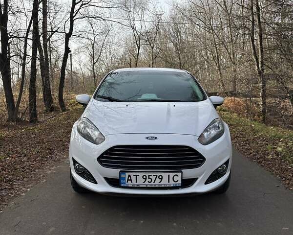 Белый Форд Фиеста, объемом двигателя 1.6 л и пробегом 128 тыс. км за 9300 $, фото 7 на Automoto.ua