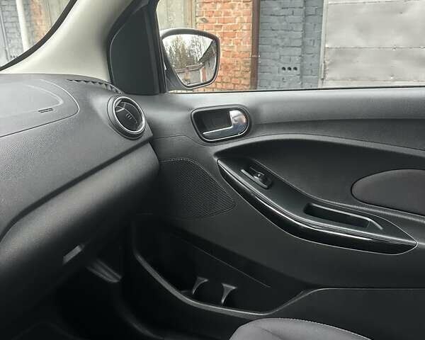 Белый Форд Фиеста, объемом двигателя 1.2 л и пробегом 43 тыс. км за 8300 $, фото 20 на Automoto.ua