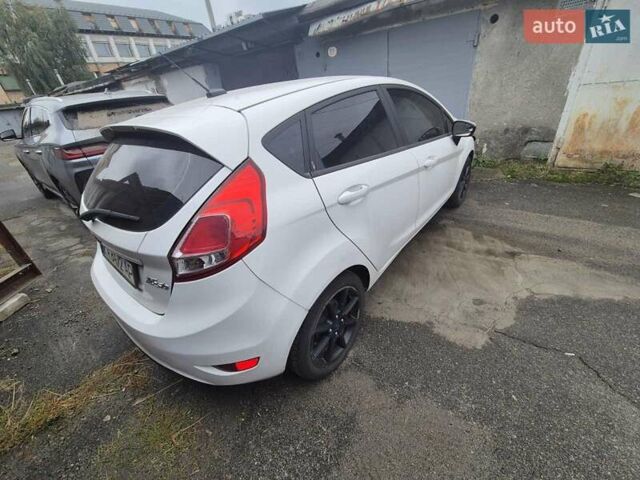 Белый Форд Фиеста, объемом двигателя 1.6 л и пробегом 48 тыс. км за 12600 $, фото 5 на Automoto.ua