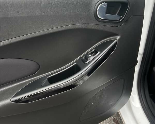 Белый Форд Фиеста, объемом двигателя 1.2 л и пробегом 43 тыс. км за 8300 $, фото 23 на Automoto.ua