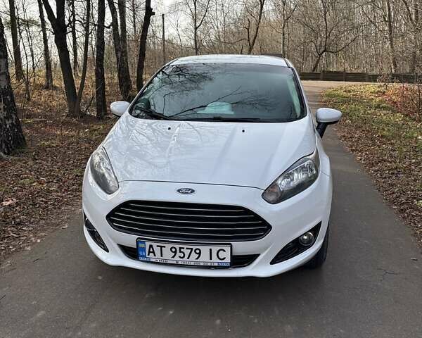 Белый Форд Фиеста, объемом двигателя 1.6 л и пробегом 128 тыс. км за 9300 $, фото 5 на Automoto.ua