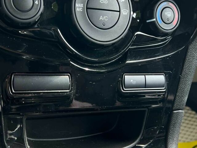 Белый Форд Фиеста, объемом двигателя 1.6 л и пробегом 130 тыс. км за 8650 $, фото 19 на Automoto.ua