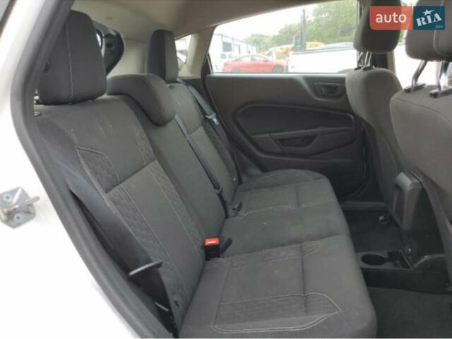 Білий Форд Фієста, об'ємом двигуна 1.6 л та пробігом 140 тис. км за 5800 $, фото 11 на Automoto.ua