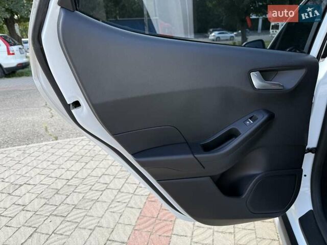 Білий Форд Фієста, об'ємом двигуна 1 л та пробігом 29 тис. км за 12900 $, фото 23 на Automoto.ua