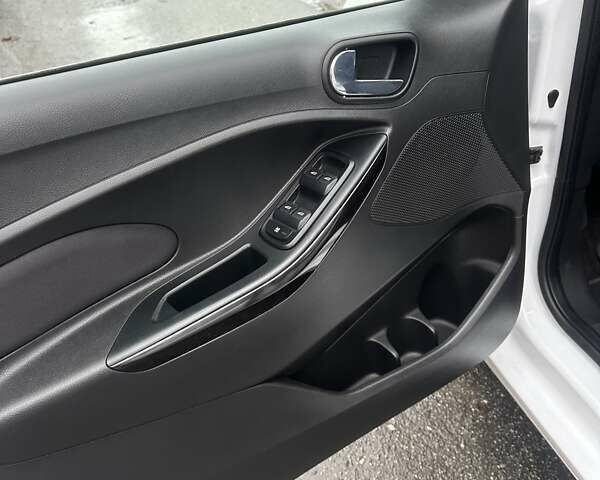 Белый Форд Фиеста, объемом двигателя 1.2 л и пробегом 43 тыс. км за 8300 $, фото 14 на Automoto.ua