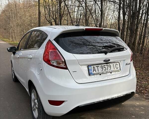 Белый Форд Фиеста, объемом двигателя 1.6 л и пробегом 128 тыс. км за 9300 $, фото 2 на Automoto.ua