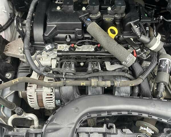 Белый Форд Фиеста, объемом двигателя 1.2 л и пробегом 43 тыс. км за 8300 $, фото 43 на Automoto.ua