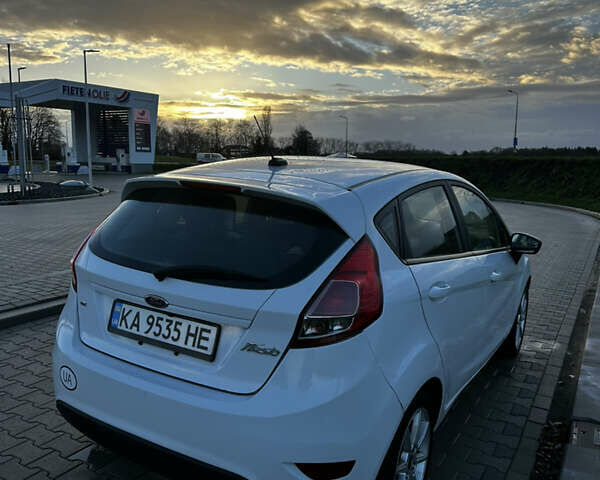 Белый Форд Фиеста, объемом двигателя 1.6 л и пробегом 130 тыс. км за 8450 $, фото 6 на Automoto.ua