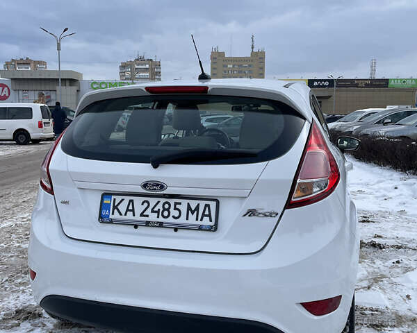 Белый Форд Фиеста, объемом двигателя 1.6 л и пробегом 81 тыс. км за 11200 $, фото 4 на Automoto.ua