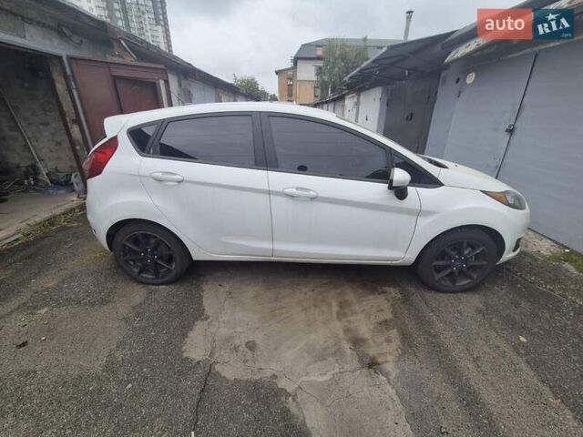 Белый Форд Фиеста, объемом двигателя 1.6 л и пробегом 48 тыс. км за 12600 $, фото 3 на Automoto.ua