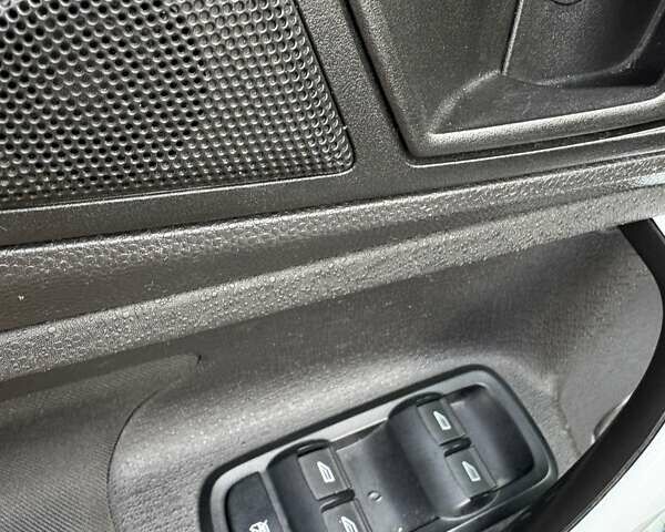 Белый Форд Фиеста, объемом двигателя 1.6 л и пробегом 128 тыс. км за 9300 $, фото 9 на Automoto.ua