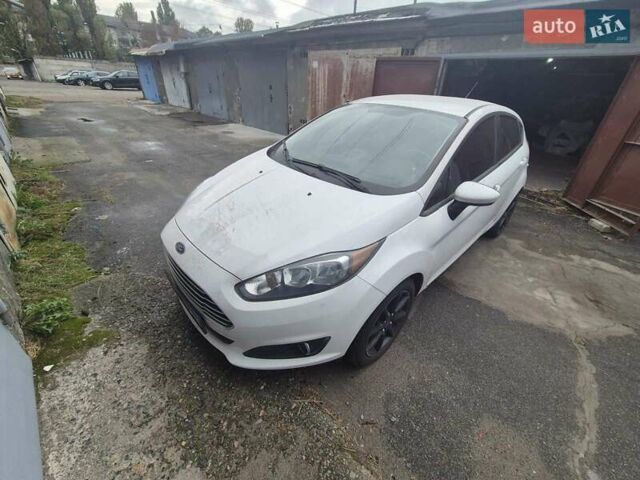 Белый Форд Фиеста, объемом двигателя 1.6 л и пробегом 48 тыс. км за 12600 $, фото 1 на Automoto.ua