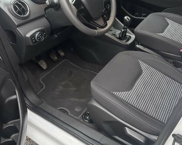 Белый Форд Фиеста, объемом двигателя 1.2 л и пробегом 43 тыс. км за 8300 $, фото 25 на Automoto.ua