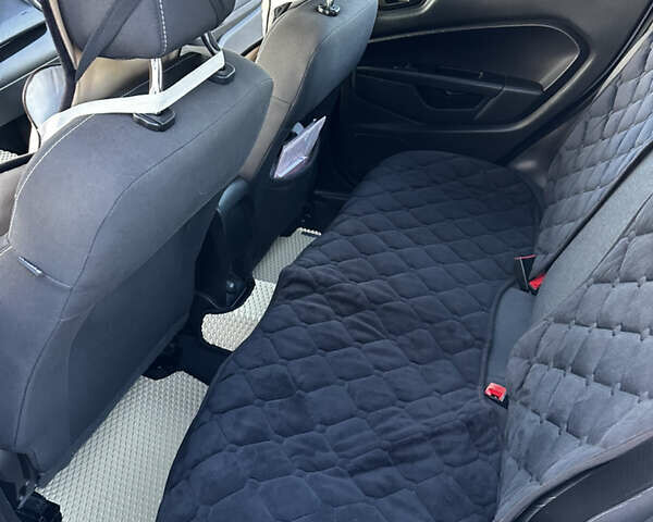 Белый Форд Фиеста, объемом двигателя 1.6 л и пробегом 130 тыс. км за 8450 $, фото 9 на Automoto.ua