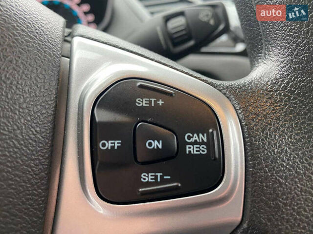 Белый Форд Фиеста, объемом двигателя 1.6 л и пробегом 66 тыс. км за 9790 $, фото 19 на Automoto.ua