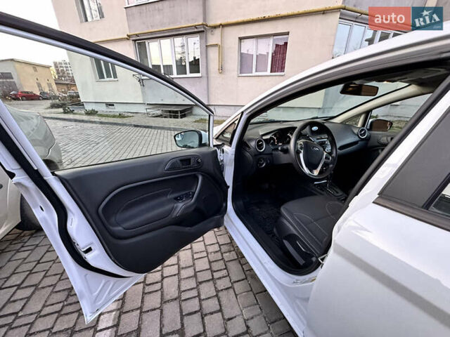 Білий Форд Фієста, об'ємом двигуна 1.6 л та пробігом 66 тис. км за 9800 $, фото 6 на Automoto.ua