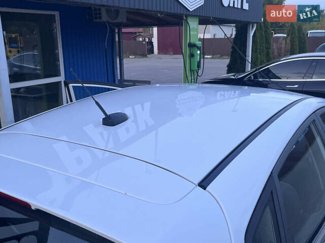 Білий Форд Фієста, об'ємом двигуна 1.6 л та пробігом 147 тис. км за 9200 $, фото 9 на Automoto.ua
