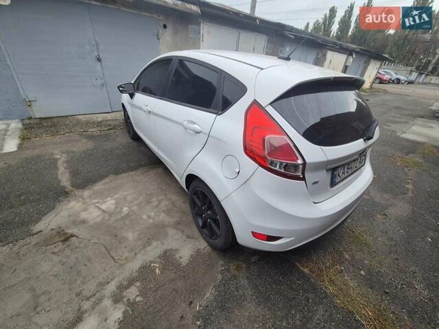Белый Форд Фиеста, объемом двигателя 1.6 л и пробегом 48 тыс. км за 12600 $, фото 4 на Automoto.ua