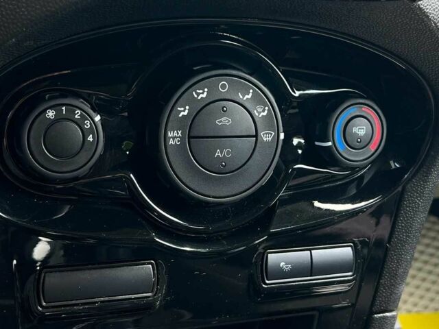 Белый Форд Фиеста, объемом двигателя 1.6 л и пробегом 130 тыс. км за 8650 $, фото 18 на Automoto.ua