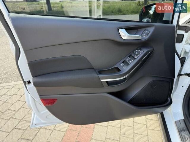 Білий Форд Фієста, об'ємом двигуна 1 л та пробігом 29 тис. км за 12900 $, фото 19 на Automoto.ua