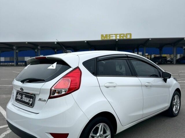 Белый Форд Фиеста, объемом двигателя 0 л и пробегом 55 тыс. км за 8800 $, фото 4 на Automoto.ua