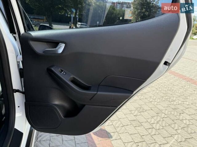 Білий Форд Фієста, об'ємом двигуна 1 л та пробігом 29 тис. км за 12900 $, фото 28 на Automoto.ua