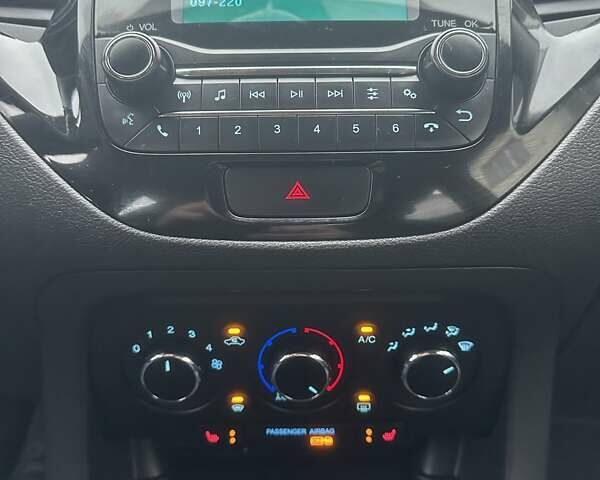 Белый Форд Фиеста, объемом двигателя 1.2 л и пробегом 43 тыс. км за 8300 $, фото 19 на Automoto.ua