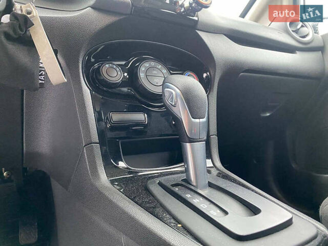 Белый Форд Фиеста, объемом двигателя 1.6 л и пробегом 66 тыс. км за 9790 $, фото 16 на Automoto.ua