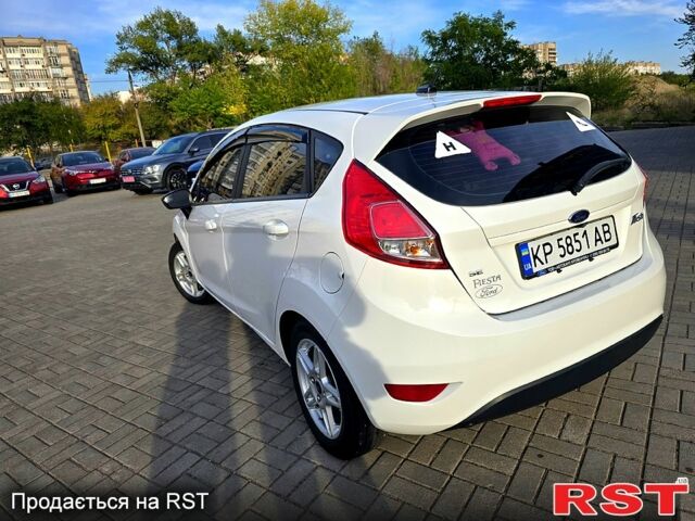 Білий Форд Фієста, об'ємом двигуна 1.6 л та пробігом 56 тис. км за 10850 $, фото 4 на Automoto.ua