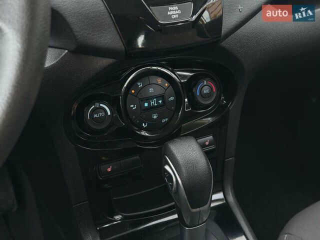 Белый Форд Фиеста, объемом двигателя 1.6 л и пробегом 83 тыс. км за 10999 $, фото 44 на Automoto.ua