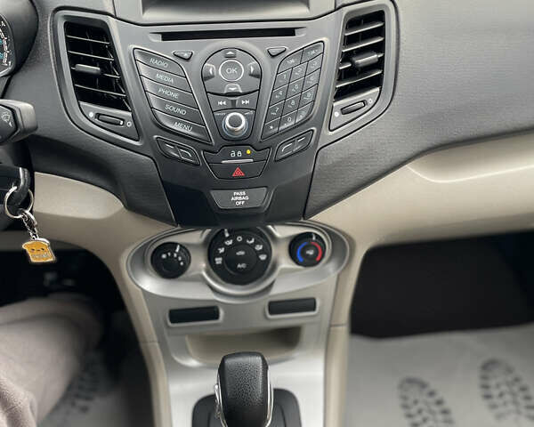 Белый Форд Фиеста, объемом двигателя 1.6 л и пробегом 81 тыс. км за 11200 $, фото 20 на Automoto.ua