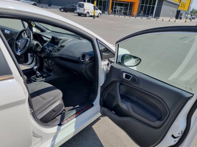 Білий Форд Фієста, об'ємом двигуна 1.6 л та пробігом 28 тис. км за 10700 $, фото 16 на Automoto.ua