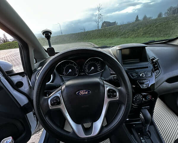 Белый Форд Фиеста, объемом двигателя 1.6 л и пробегом 130 тыс. км за 8450 $, фото 18 на Automoto.ua