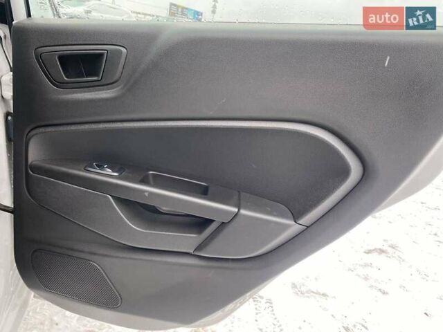 Белый Форд Фиеста, объемом двигателя 1.6 л и пробегом 66 тыс. км за 9790 $, фото 11 на Automoto.ua