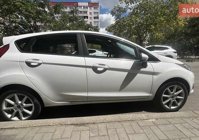 Белый Форд Фиеста, объемом двигателя 1.6 л и пробегом 85 тыс. км за 11800 $, фото 4 на Automoto.ua