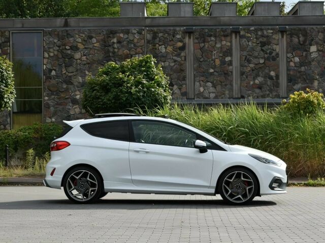 Белый Форд Фиеста, объемом двигателя 1.5 л и пробегом 41 тыс. км за 6000 $, фото 6 на Automoto.ua