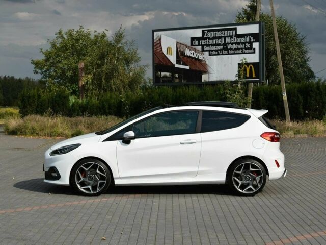 Білий Форд Фієста, об'ємом двигуна 1.5 л та пробігом 50 тис. км за 7000 $, фото 3 на Automoto.ua