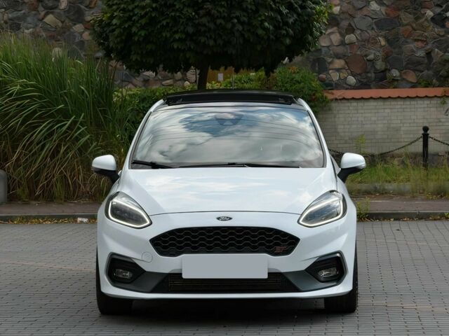 Белый Форд Фиеста, объемом двигателя 1.5 л и пробегом 41 тыс. км за 6000 $, фото 1 на Automoto.ua