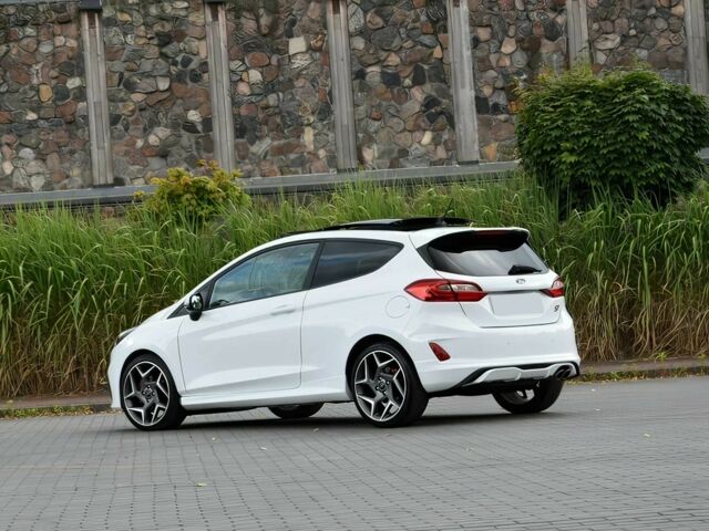 Белый Форд Фиеста, объемом двигателя 1.5 л и пробегом 41 тыс. км за 6000 $, фото 5 на Automoto.ua