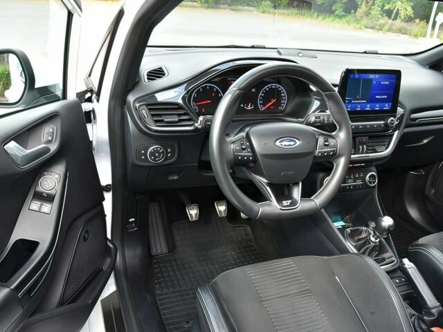 Белый Форд Фиеста, объемом двигателя 1.5 л и пробегом 41 тыс. км за 6000 $, фото 8 на Automoto.ua