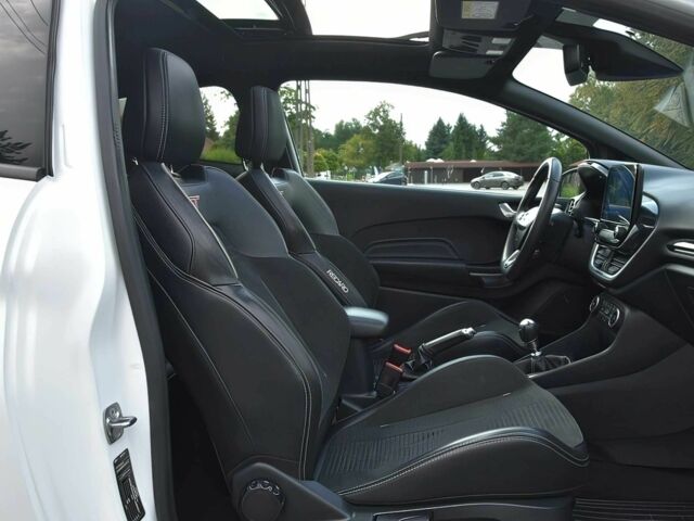 Белый Форд Фиеста, объемом двигателя 1.5 л и пробегом 47 тыс. км за 6000 $, фото 9 на Automoto.ua