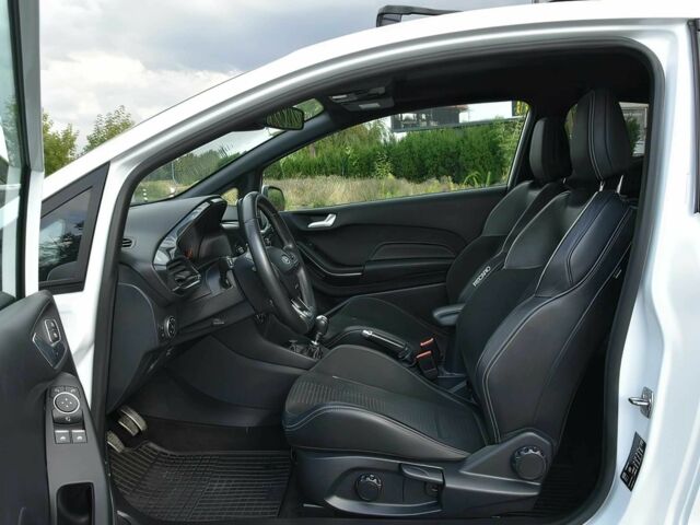 Белый Форд Фиеста, объемом двигателя 1.5 л и пробегом 47 тыс. км за 6000 $, фото 7 на Automoto.ua