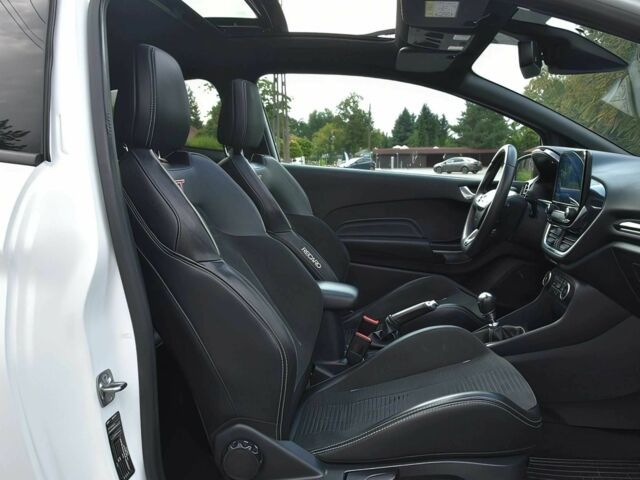 Белый Форд Фиеста, объемом двигателя 1.5 л и пробегом 41 тыс. км за 6000 $, фото 11 на Automoto.ua