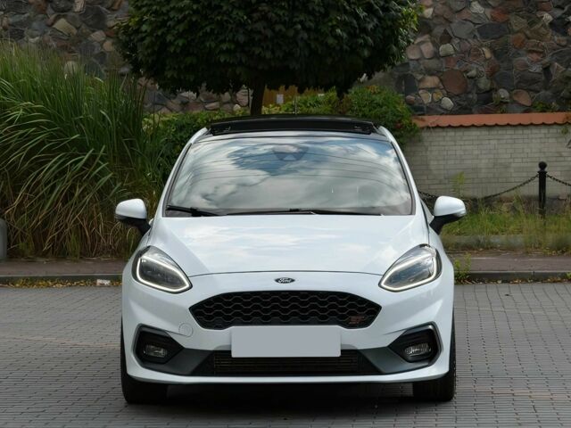 Белый Форд Фиеста, объемом двигателя 1.5 л и пробегом 47 тыс. км за 6000 $, фото 1 на Automoto.ua