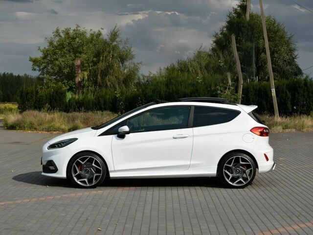 Белый Форд Фиеста, объемом двигателя 1.5 л и пробегом 41 тыс. км за 6000 $, фото 2 на Automoto.ua