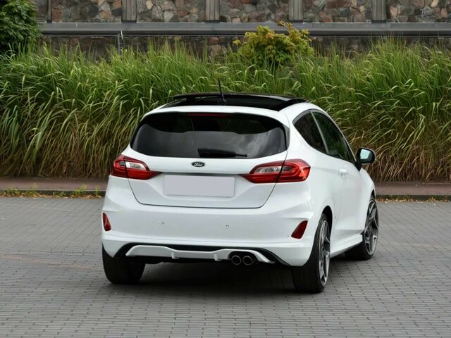 Белый Форд Фиеста, объемом двигателя 1.5 л и пробегом 47 тыс. км за 6000 $, фото 3 на Automoto.ua